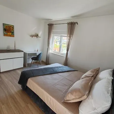 Apartment Ljiljana *