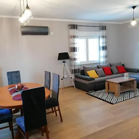 Apartment Ljiljana *